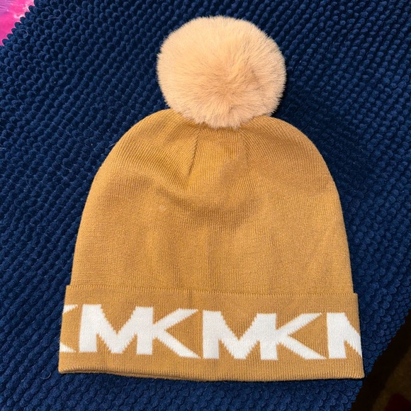 Brand NEW Michael Kors Tan Beenie - Picture 1 of 5